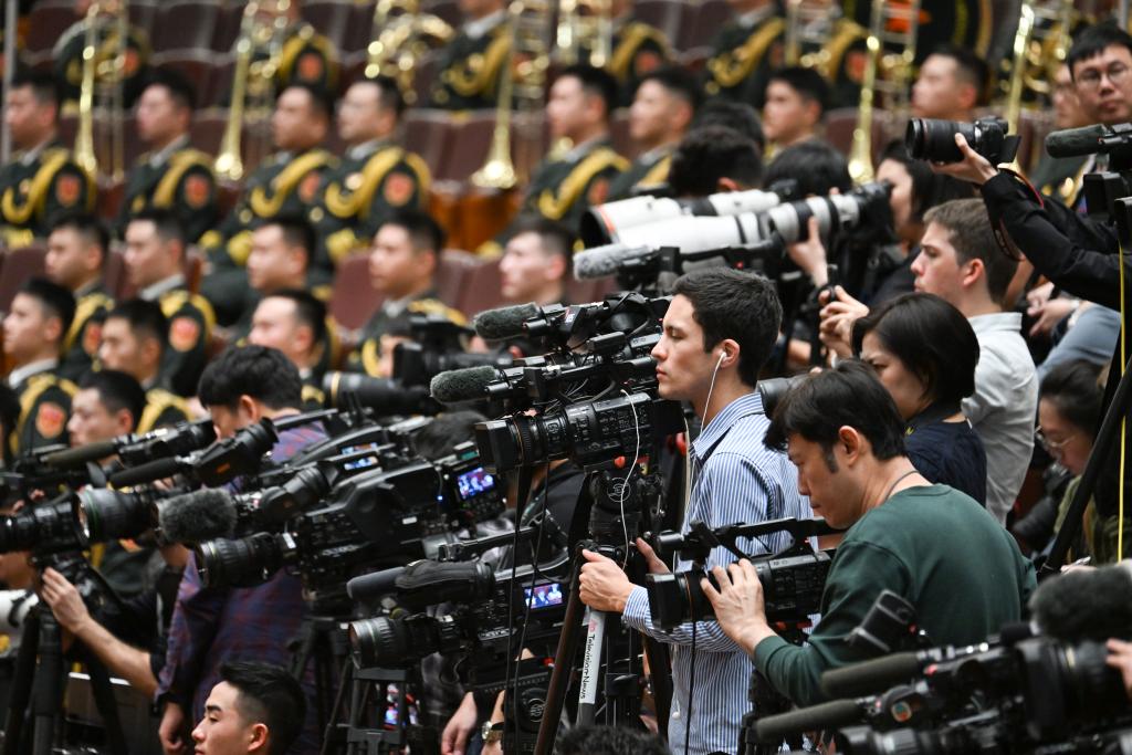 3月5日，第十四屆全國(guó)人民代表大會(huì)第二次會(huì)議在北京人民大會(huì)堂開(kāi)幕。這是記者在會(huì)場(chǎng)拍攝。新華社記者 牟寧 攝