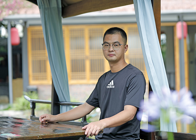 “新浪潮”訪談 | 羌人六：“我起草圣歌，獻給大地和空茫”